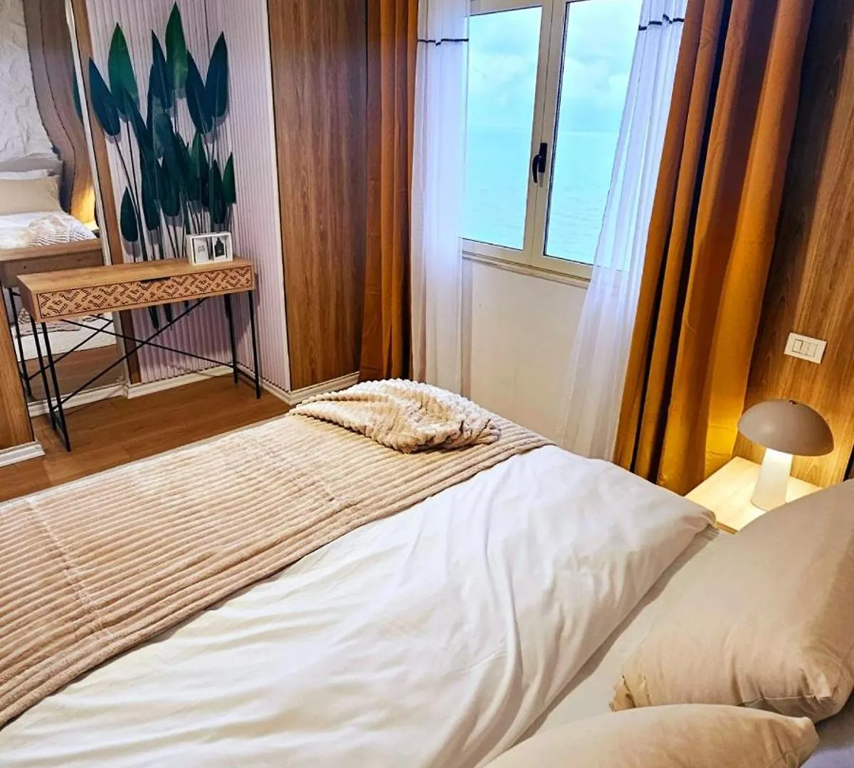 Premium Azure Suites Center Durrës 0*,  Albânia